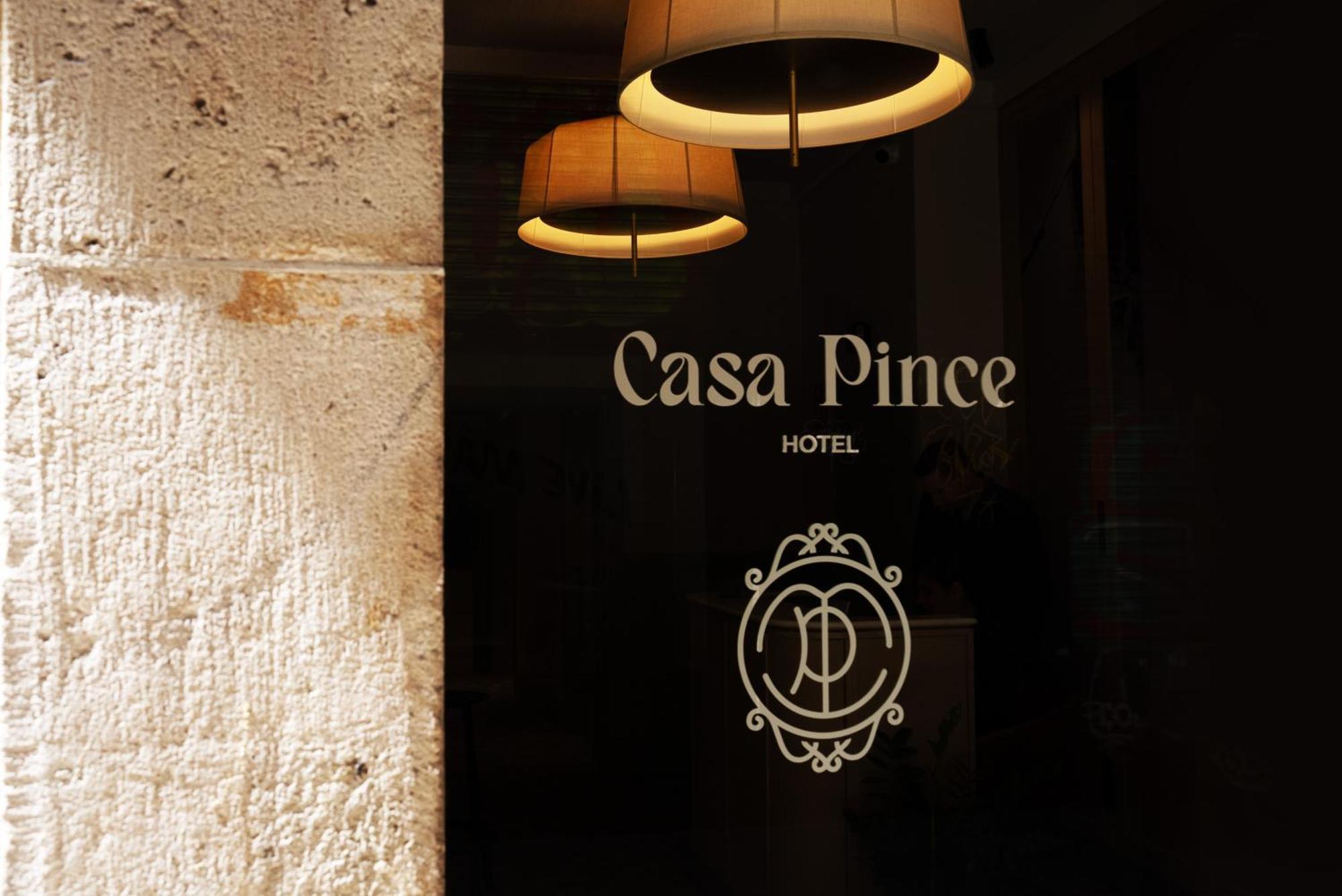 Отель Casa Pince Барселона Экстерьер фото